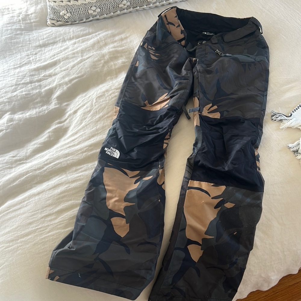 Size XS North Face women snow pant